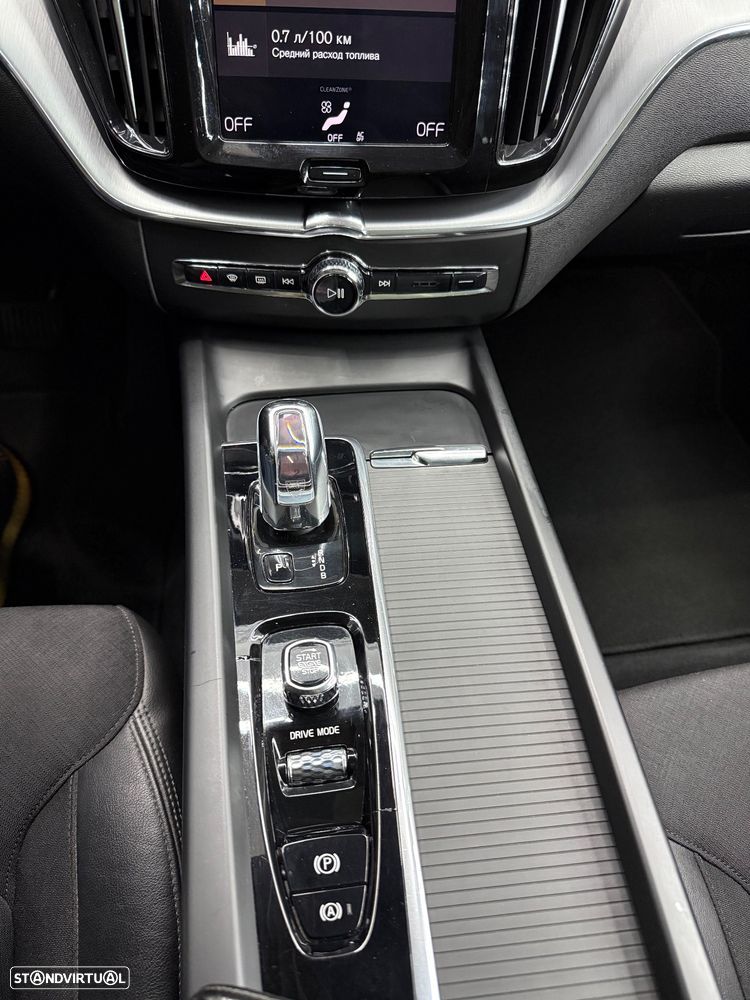 Volvo XC 60 2.0 T8 PHEV Momentum AWD - 12