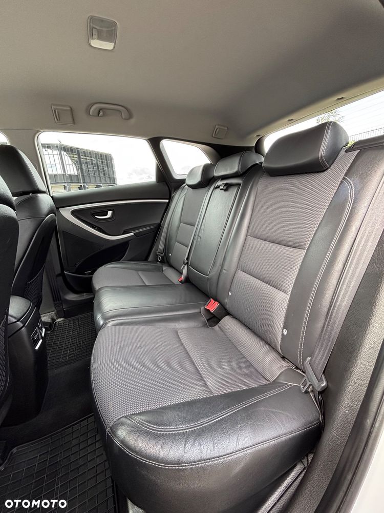 Hyundai i30 blue Kombi 1.6 GDi Style - 30