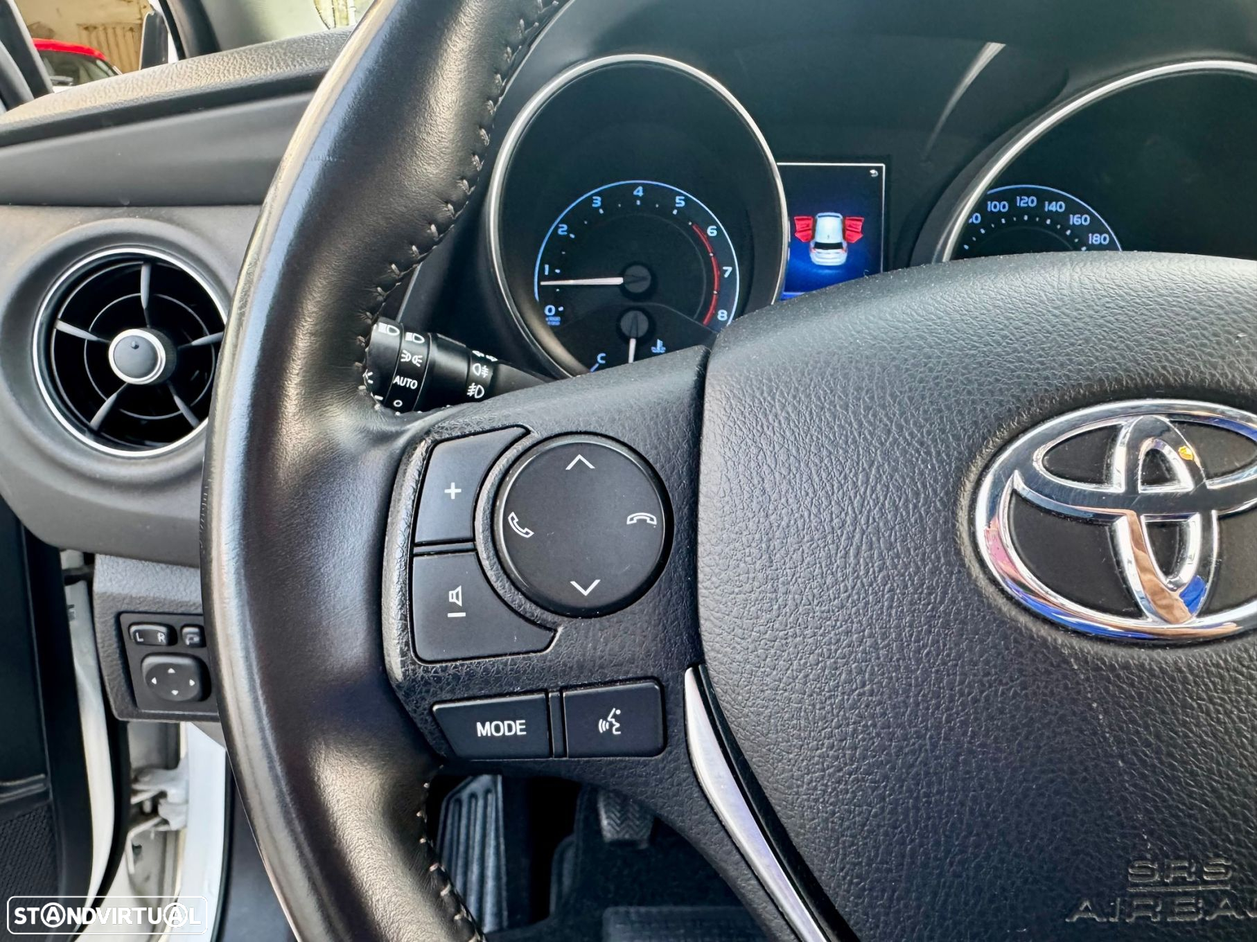 Toyota Auris 1.2T Exclusive - 26