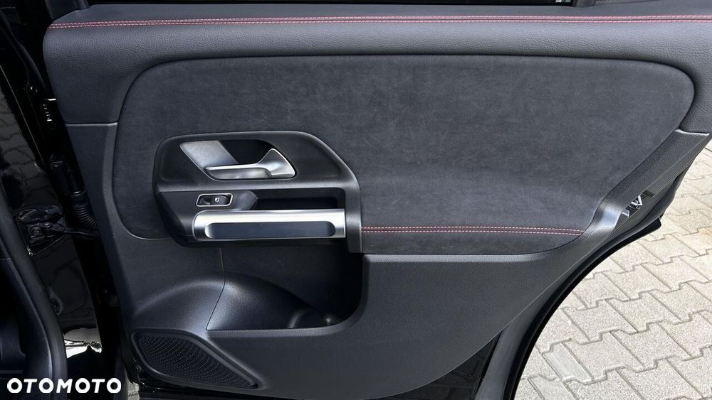 Mercedes-Benz GLB 200 AMG Line 7G-DCT - 29