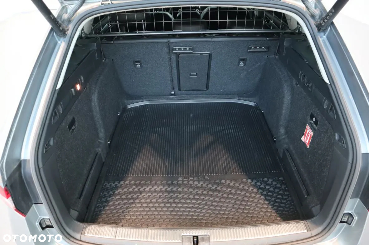 Skoda Superb Combi 2.0 TDI DSG Premium Edition - 11