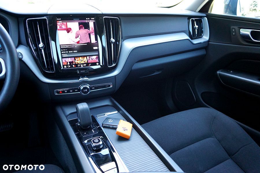 Volvo XC 60 B4 D Geartronic Momentum Pro - 32