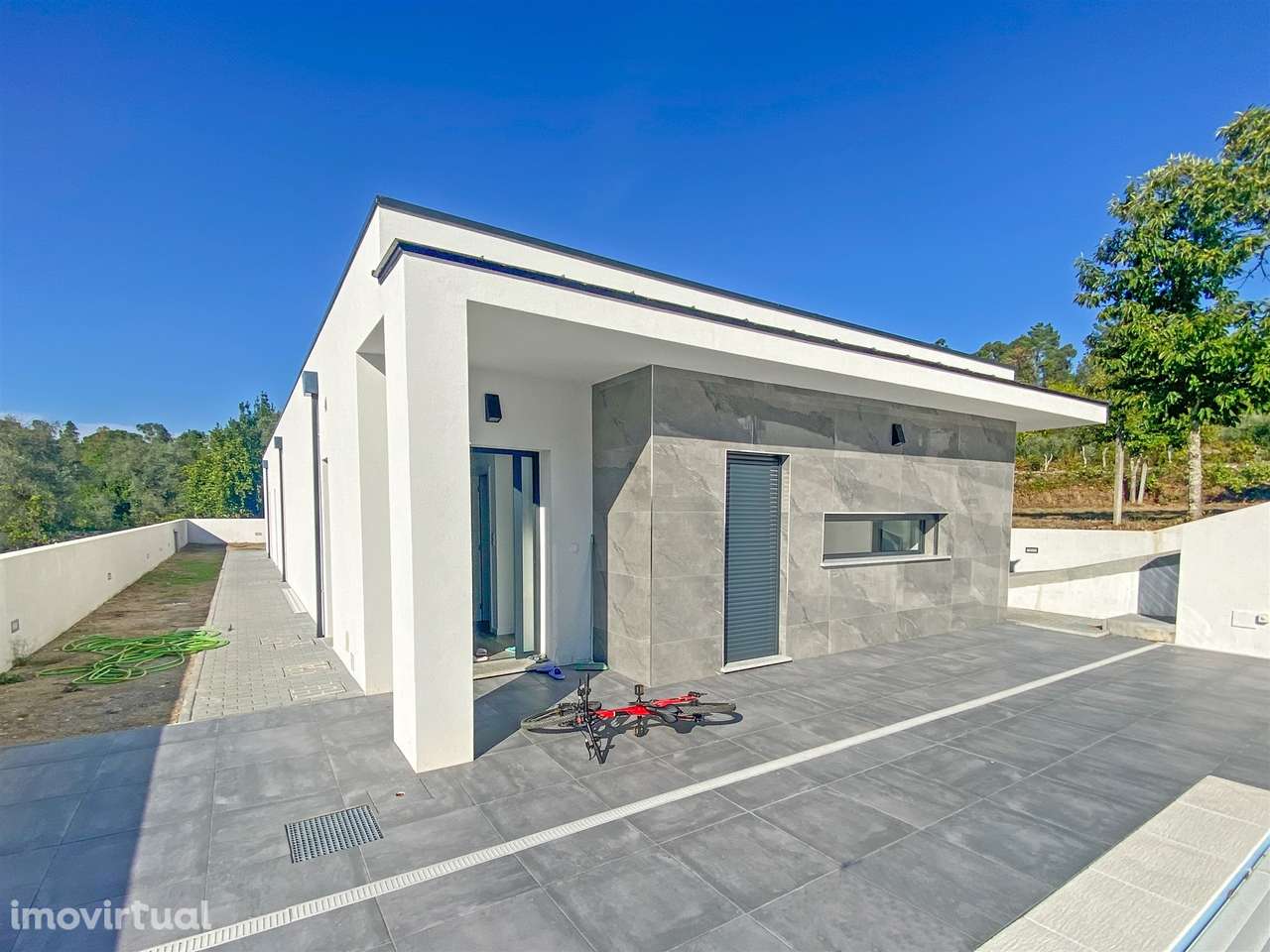 Moradia Isolada T3 à venda Moderna com Piscina aquecida e Churrasqueir - Grande imagem: 2/32