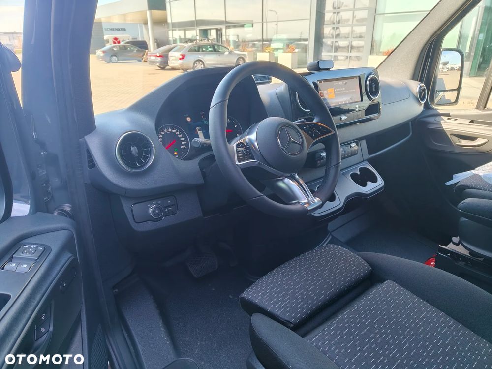 Mercedes-Benz Sprinter - 12
