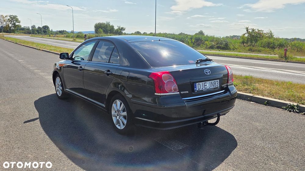 Toyota Avensis 2.0 D-4D Sol - 4