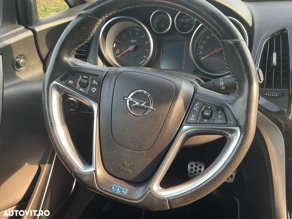 Opel Astra GTC 2.0 Turbo Ecotec Start/Stop OPC - 12