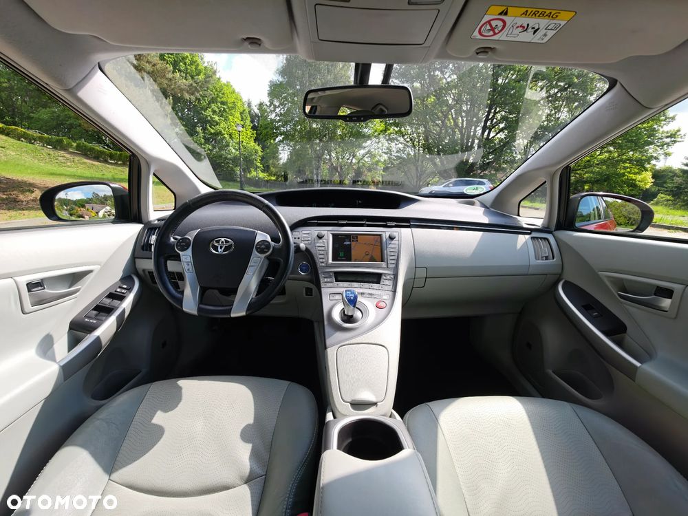 Toyota Prius 1.8 HSD Prestige - 10