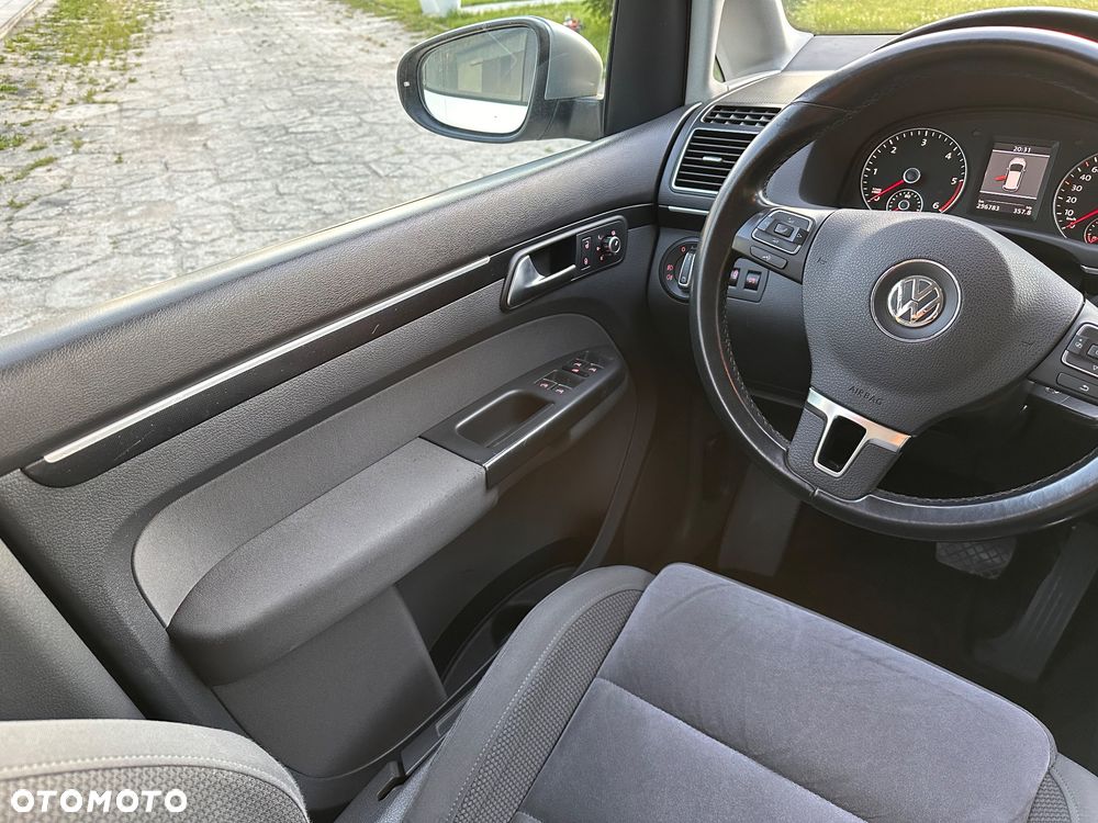 Volkswagen Touran 2.0 TDI DPF Highline DSG - 25