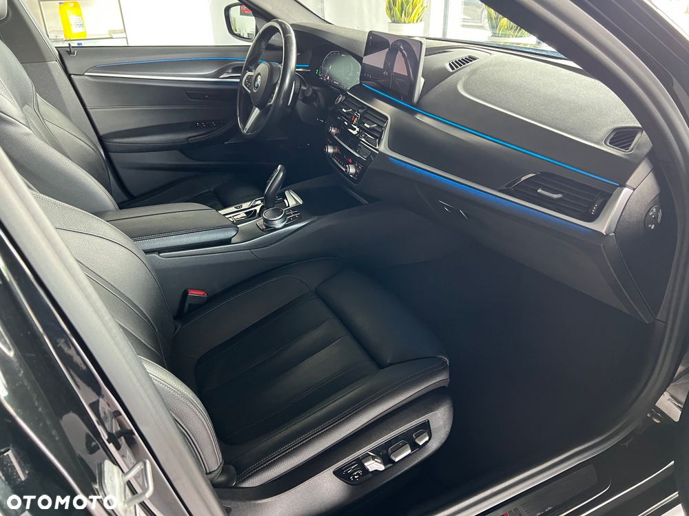 BMW Seria 5 520e M Sport sport - 36