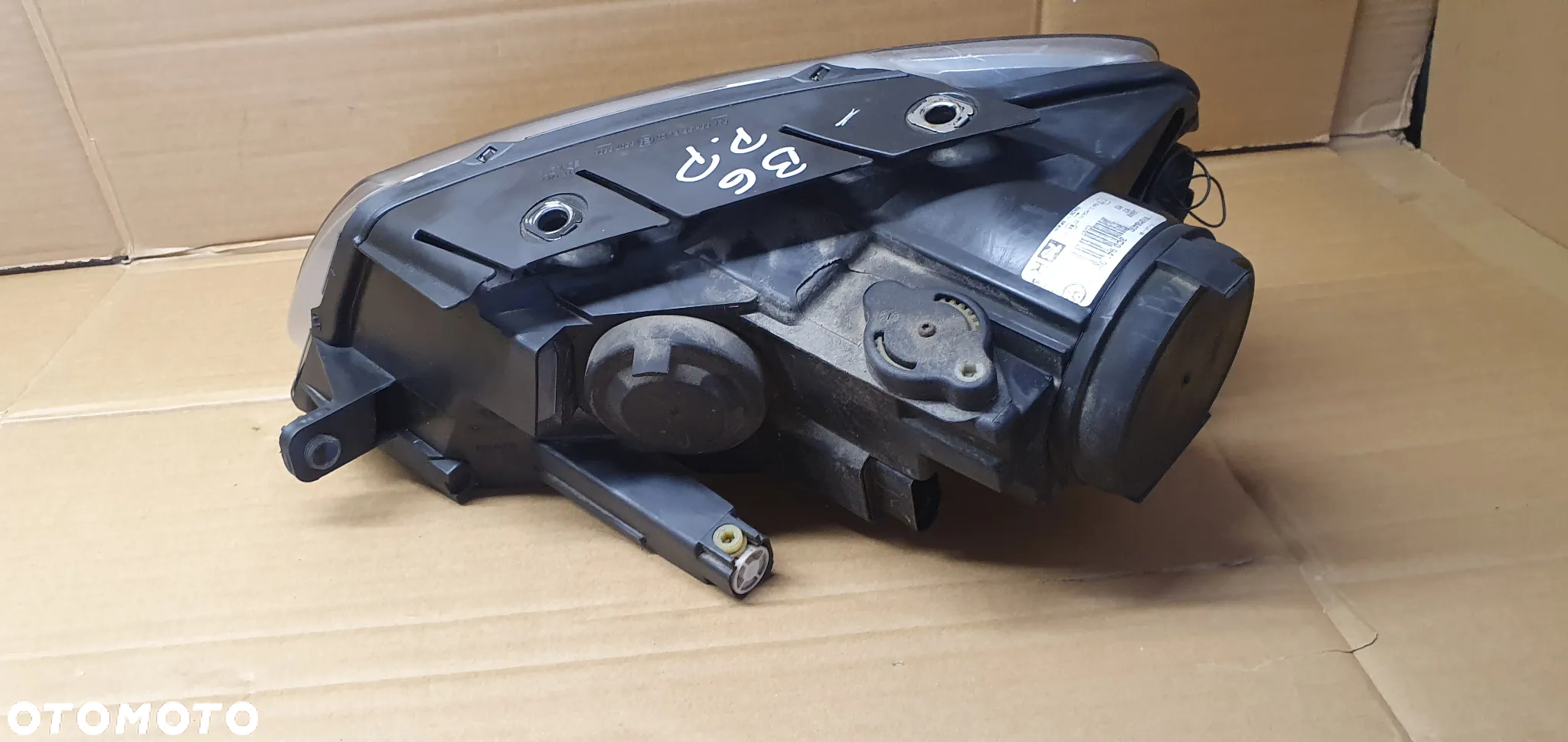 Lampa prawy przód przednia prawa VW Passat B6 3C0941006AB - 9