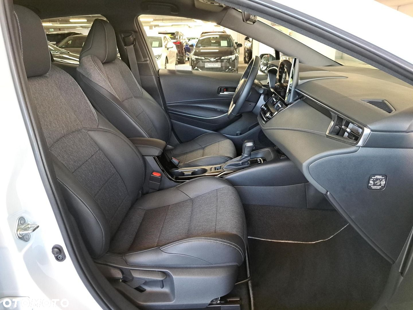 Toyota Corolla 1.8 Hybrid Style - 14