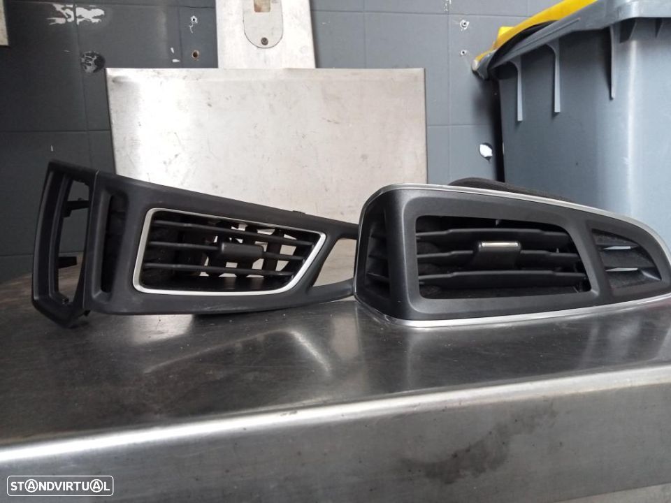 Grelhas sofagem Ford Focus III - 1