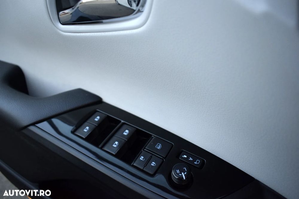 Toyota Prius (Hybrid) Sol Plus - 22