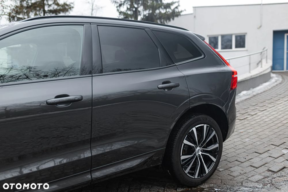 Volvo XC 60 B4 D AWD Plus Dark - 6