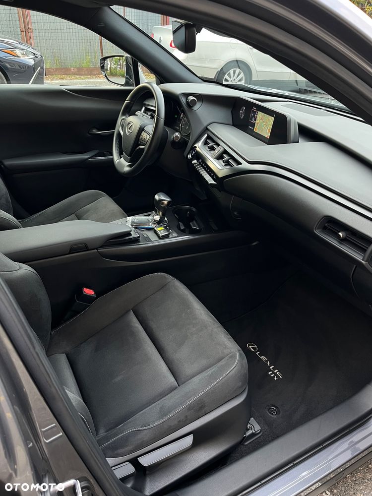 Lexus UX - 9