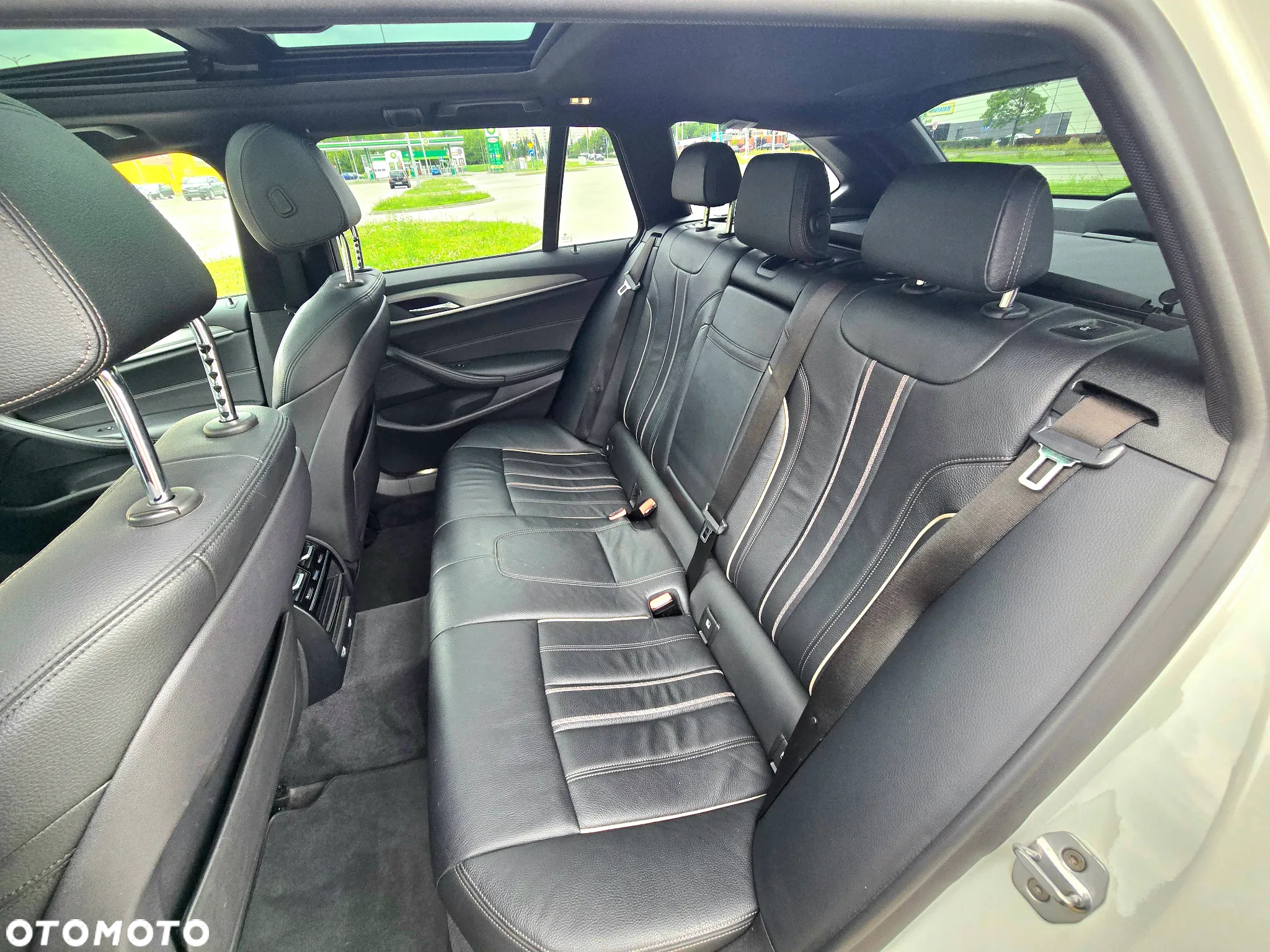 BMW Seria 5 530i xDrive Touring - 14