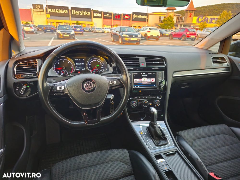 Volkswagen Golf - 1