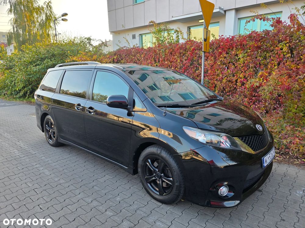 Toyota Sienna - 3