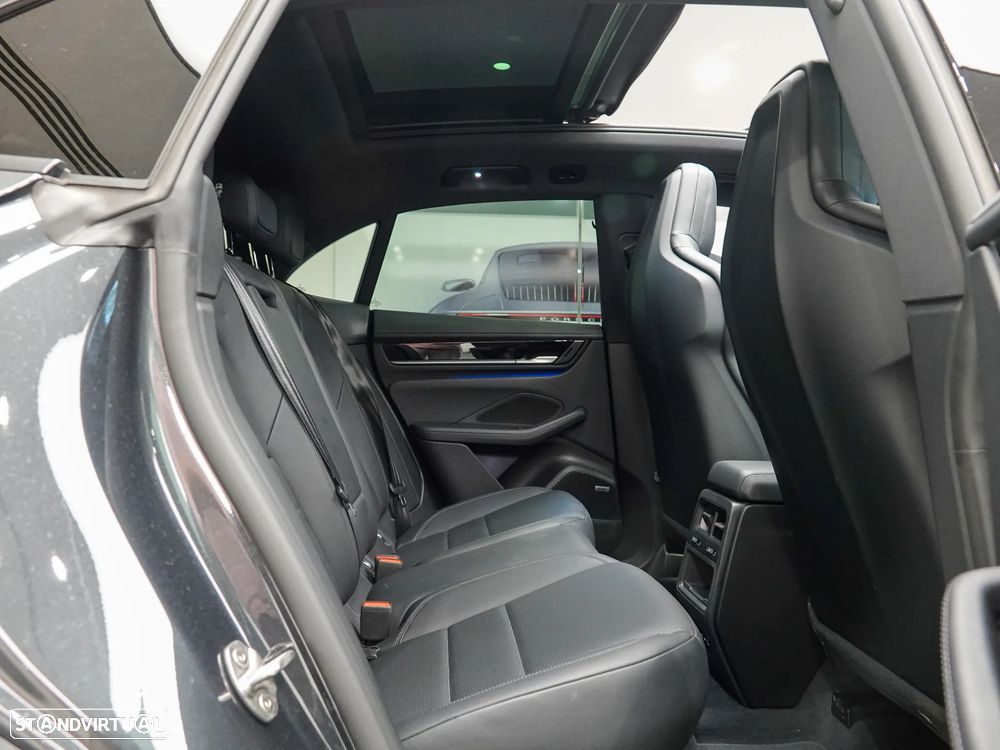 Porsche Macan Electric 4 - 35