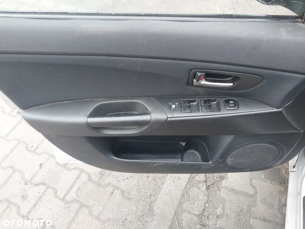 Mazda 3 I BK silnik 1.6 16v Z601 105KM skrzynia biegów manualna drzwi prawe lewe przód tył maska klapa zderzak błotnik BN9R szyba lampa pas próg podłużnica błotnik radio fotel kierownica multifunkcja panel belka oś CAŁY NA CZĘŚCI - 20