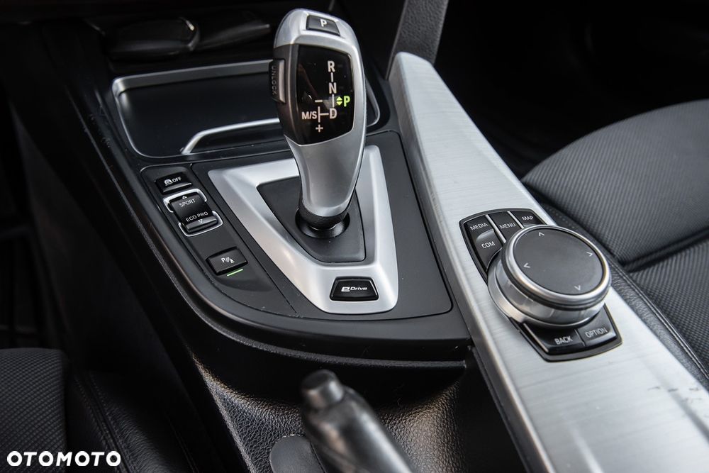 BMW Seria 3 330e iPerformance M Sport - 23