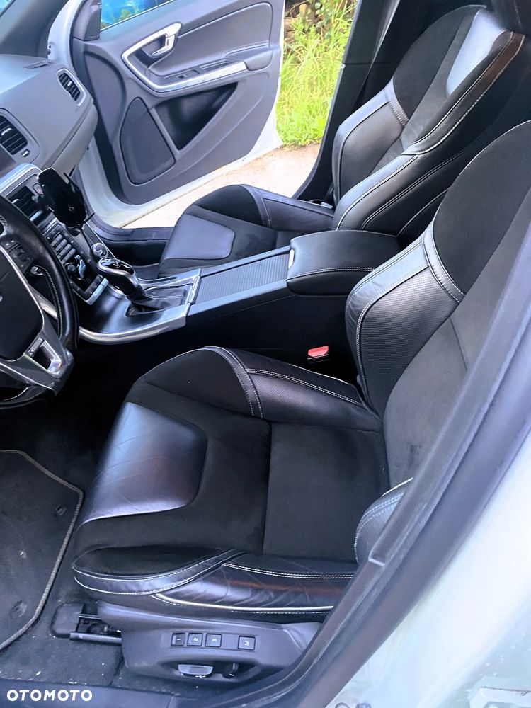 Volvo V60 D4 AWD Geartronic RDesign - 35