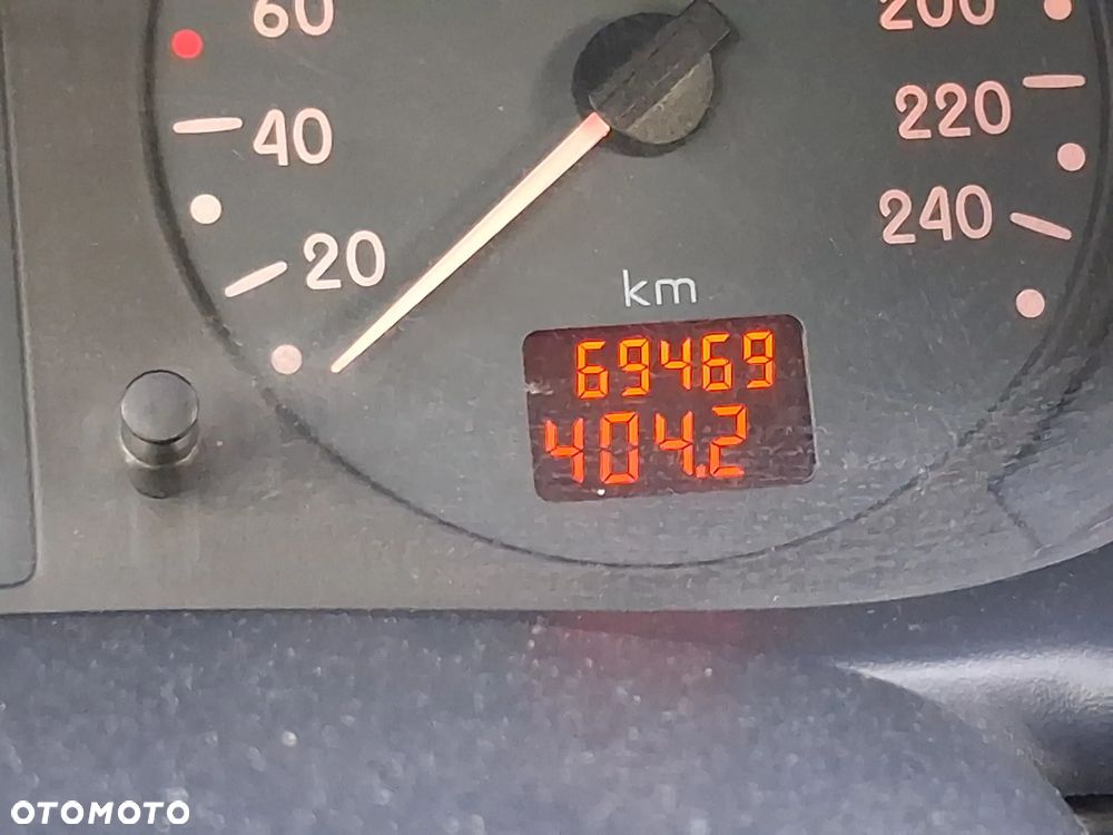 Renault Clio 1.2i RN - 9