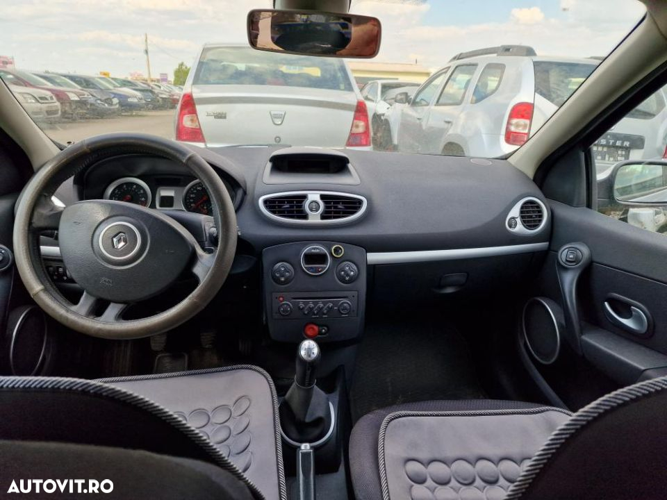 Dezmembrez/Dezbembrari Renault Clio 3 fabricatie 2007 - 5