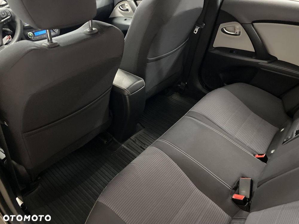 Toyota Avensis 2.0 D-4D Premium - 11