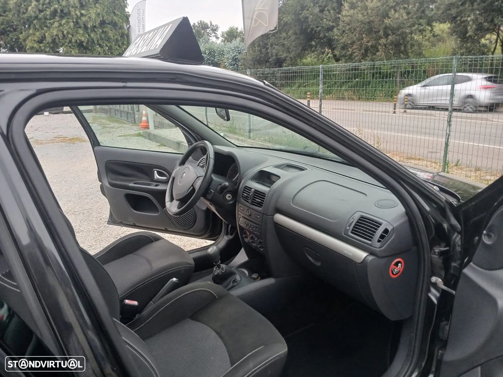 Renault Clio 1.2 16V Dynamique S - 8