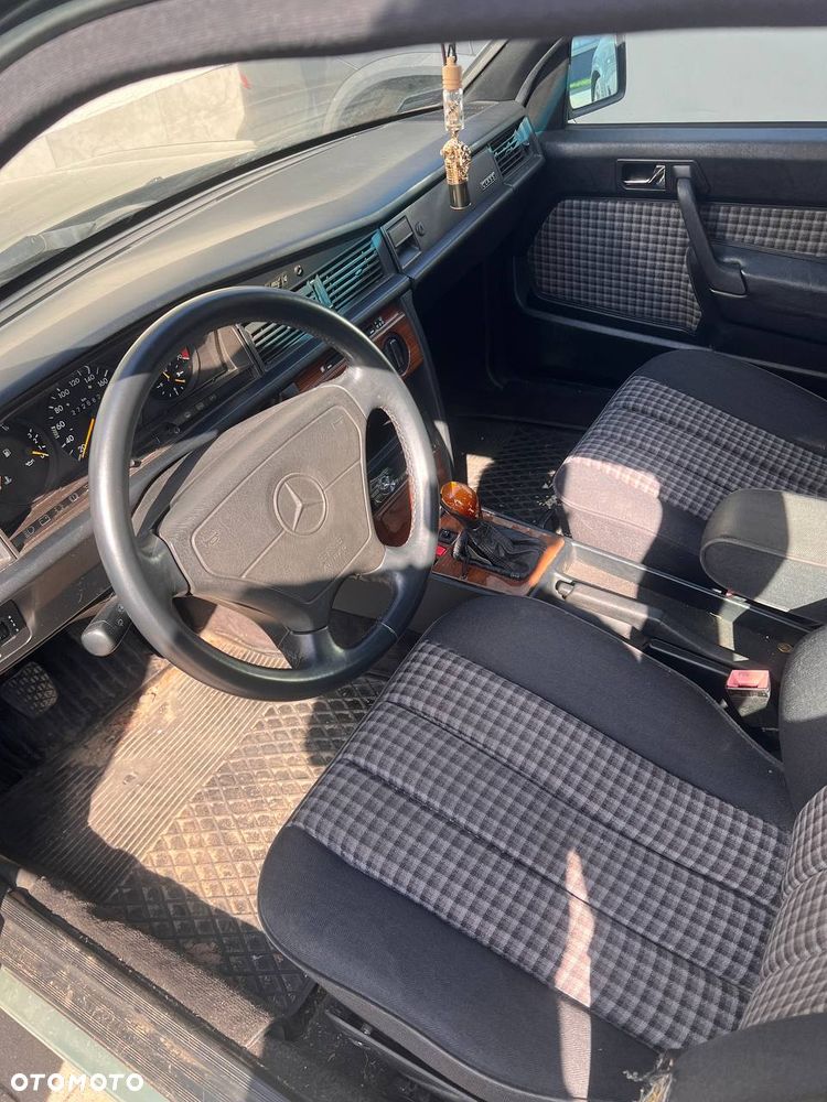 Mercedes-Benz W201 (190) - 20