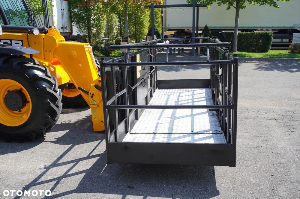 JCB 535-95 / 3,5 t / zasięg 9,5 m / joystick - 19