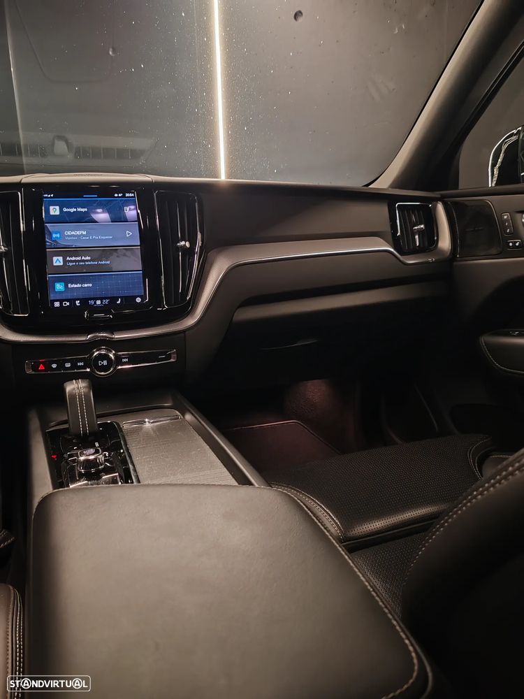 Volvo XC 60 T6 AWD Recharge Geartronic RDesign Expression - 18