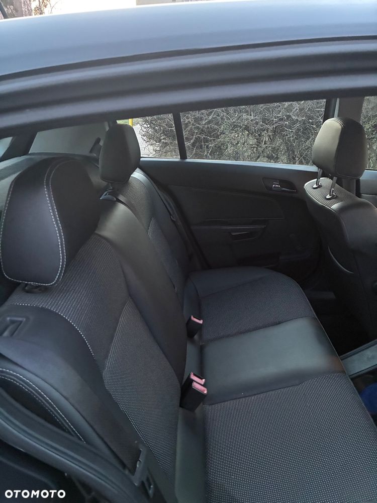 Opel Astra 1.6 Turbo - 11