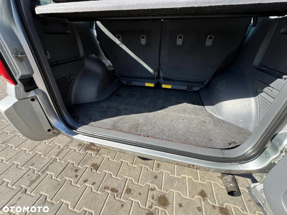Toyota RAV4 2.0 D-4D 4x4 - 15