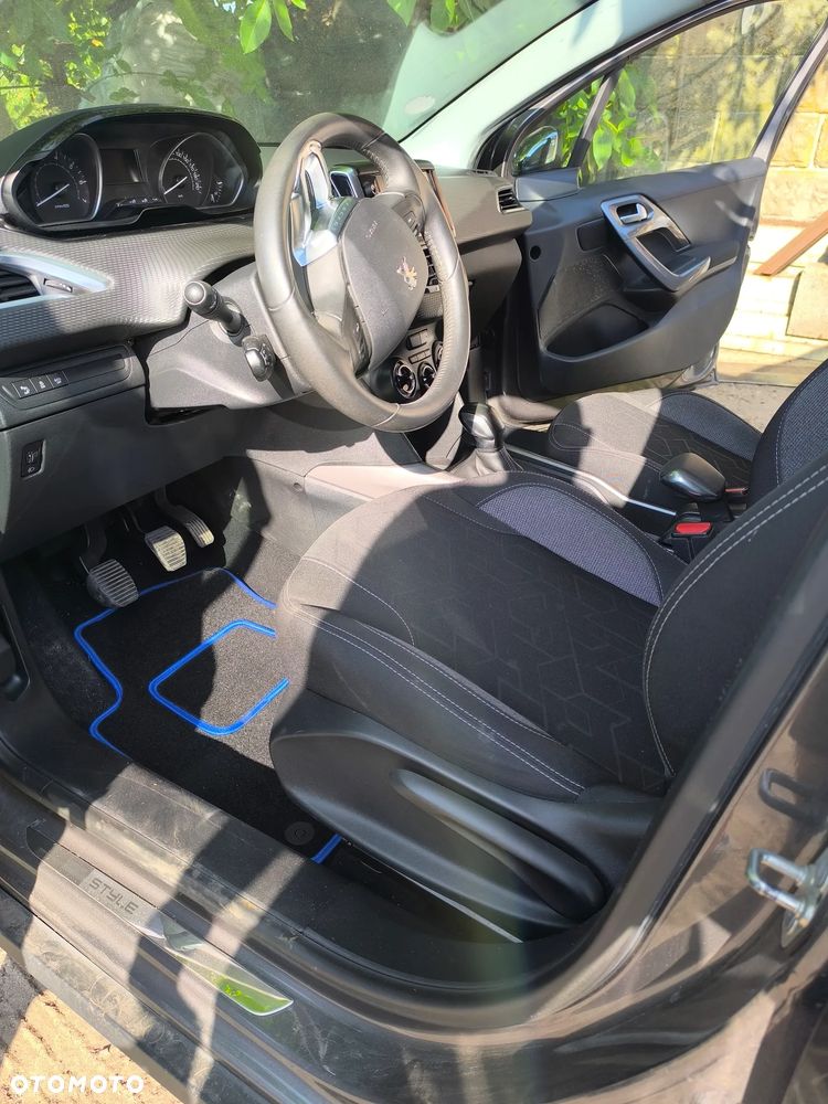 Peugeot 2008 1.2 Pure Tech Allure S&S - 8