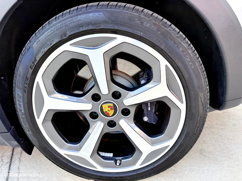 Porsche Taycan Cross Turismo 4 - 52