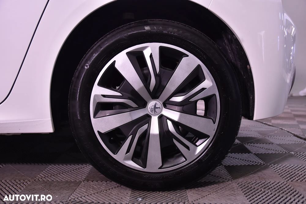 Peugeot 208 1.2L PureTech 100 S&S BVM6 Allure - 14