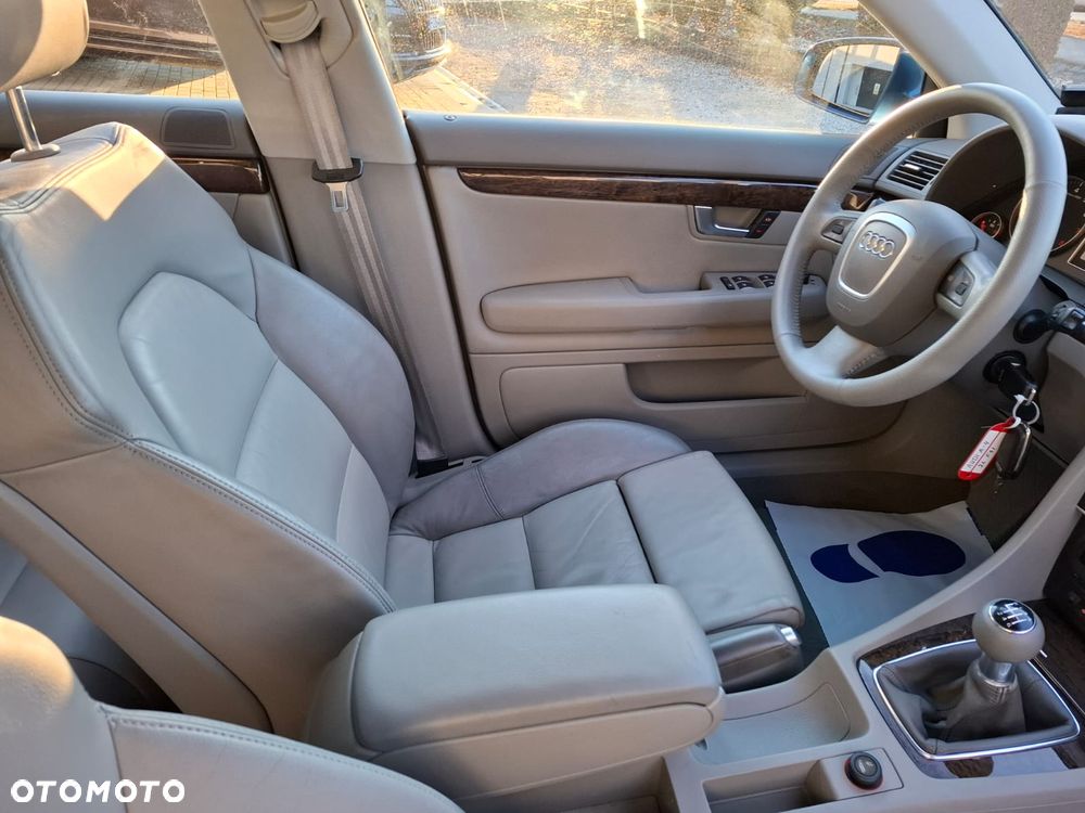 Audi A4 Limousine 2.0 T FSI quattro - 18