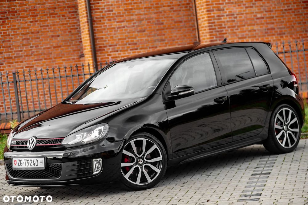 Volkswagen Golf 2.0 GTI DSG adidas - 8