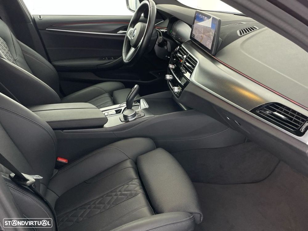 BMW 520 d Pack Desportivo M Auto - 23
