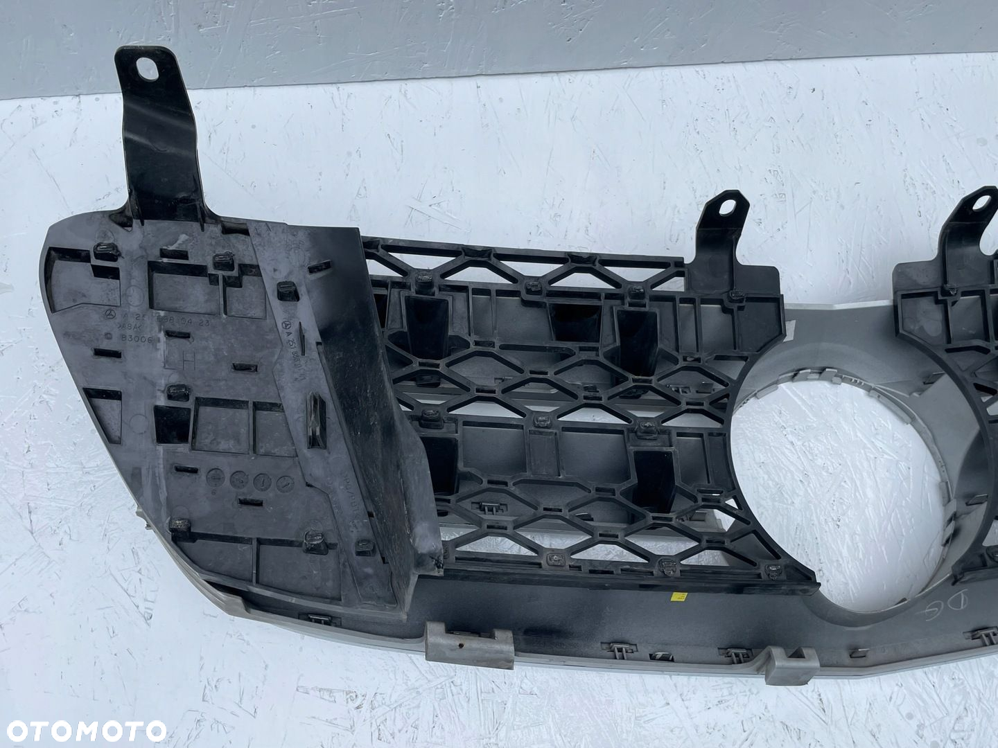 MERCEDES R KLASA W251 GRILL ATRAPA ORG - 10