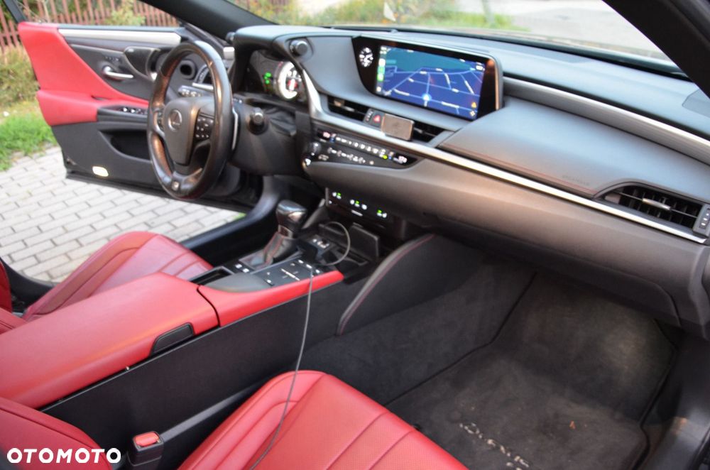 Lexus ES 300h F Sport - 12