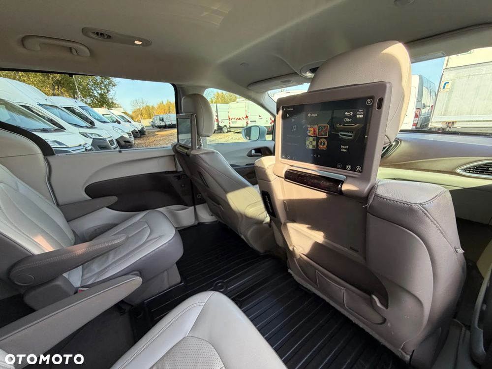 Chrysler Pacifica - 23
