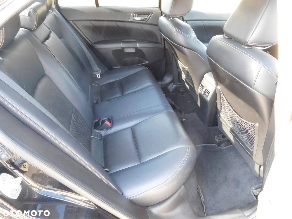 Suzuki Kizashi 2.4 Sport 4WD CVT - 8