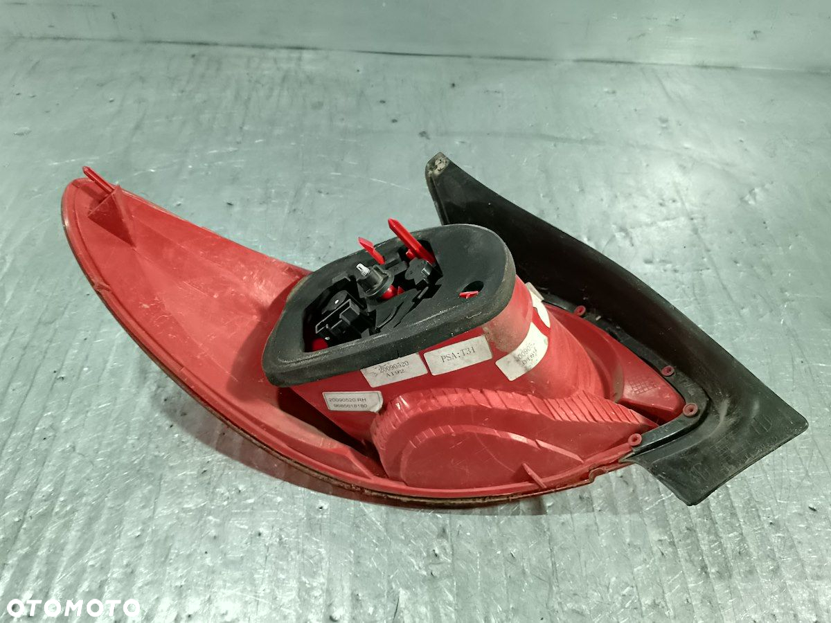 LAMPA TYLNA PRAWA PEUGEOT 206 PLUS 9685618180 HATCHBACK - 5