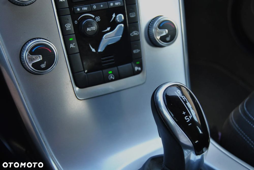 Volvo XC 60 D3 Geartronic Momentum - 12