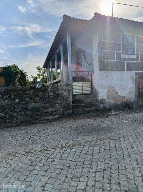 Moradia T4 com poço, forno a lenha e 7 terrenos de cultivo - Grande imagem: 5/30