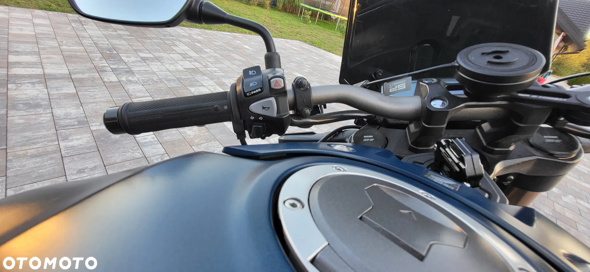Honda CB - 12