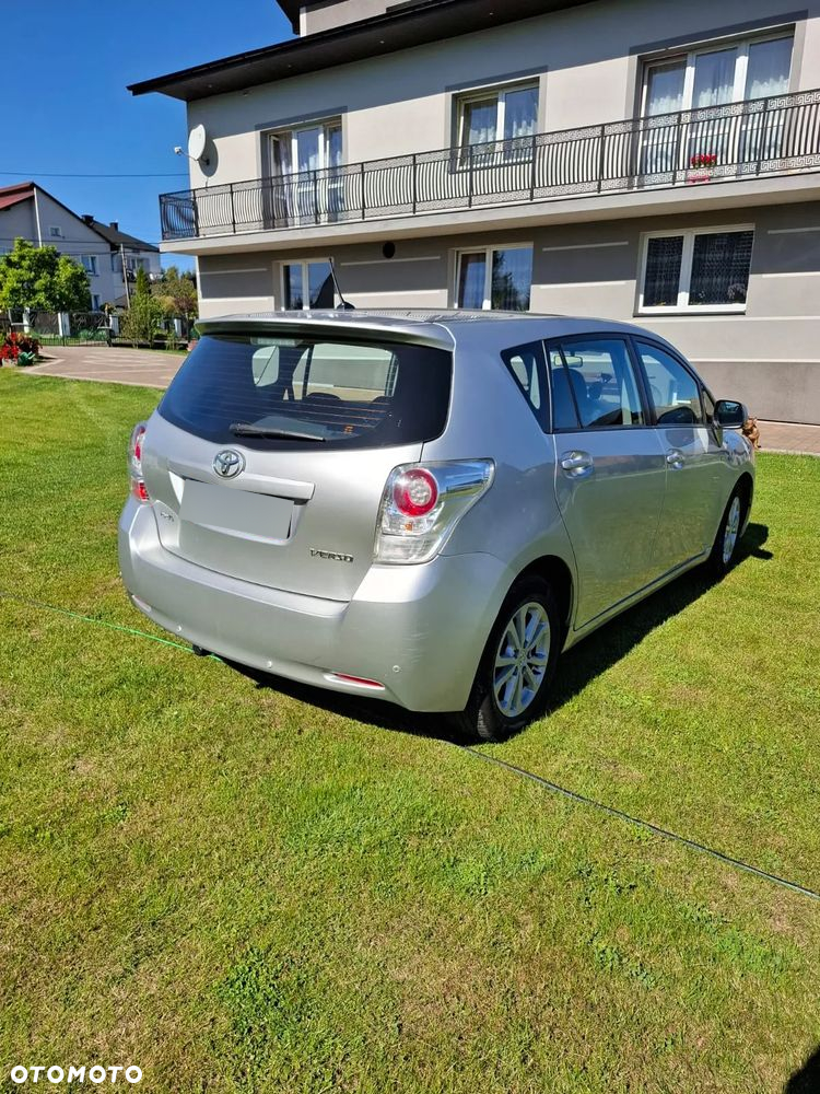 Toyota Verso 2.0 D-4D Premium - 4